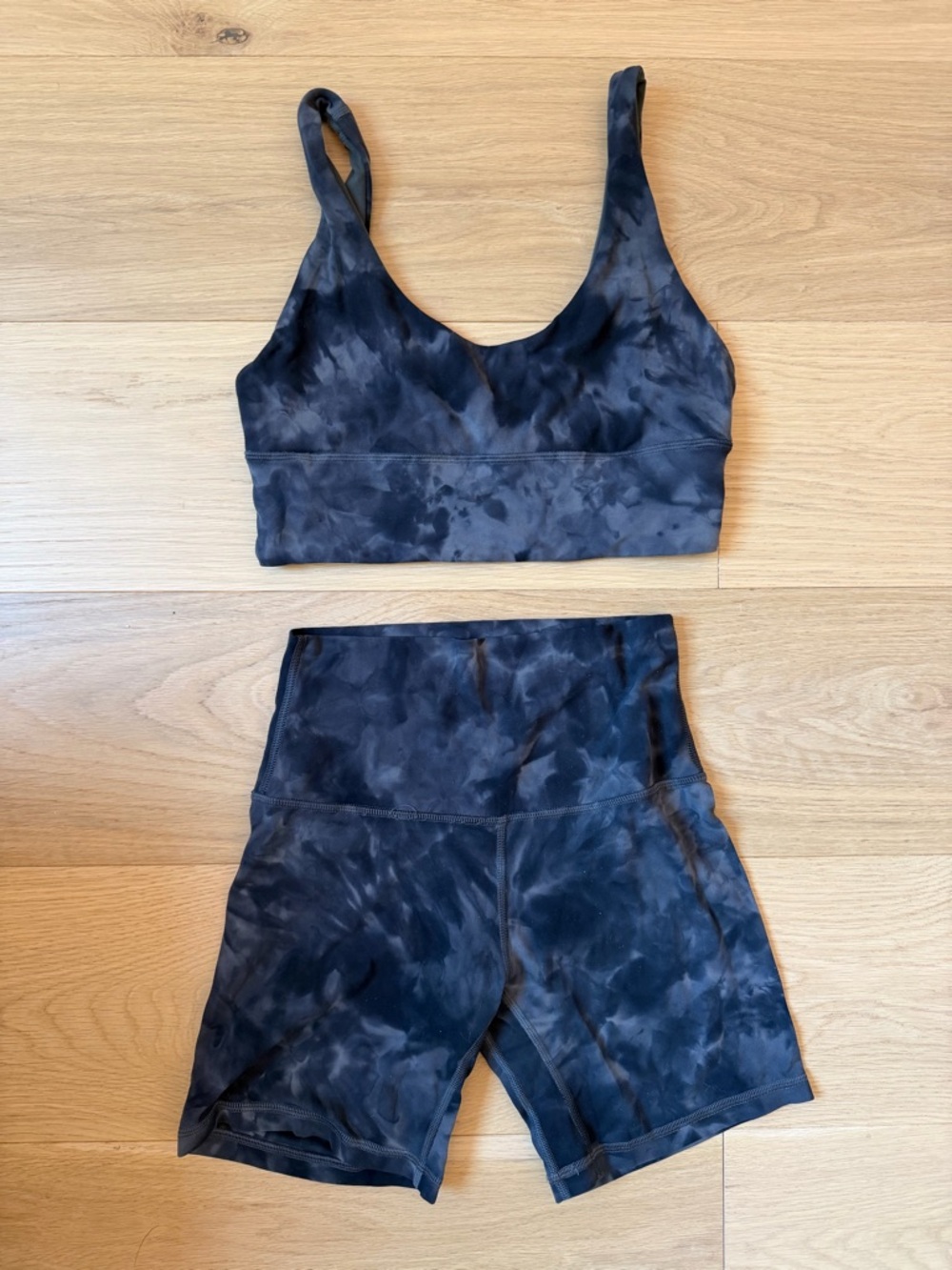 lululemon Align set- shorts (Size4)/Reversible Bra Light Support A/B Cup (size6)